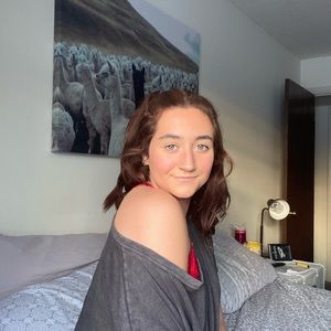 Meet your Posher, Danielle